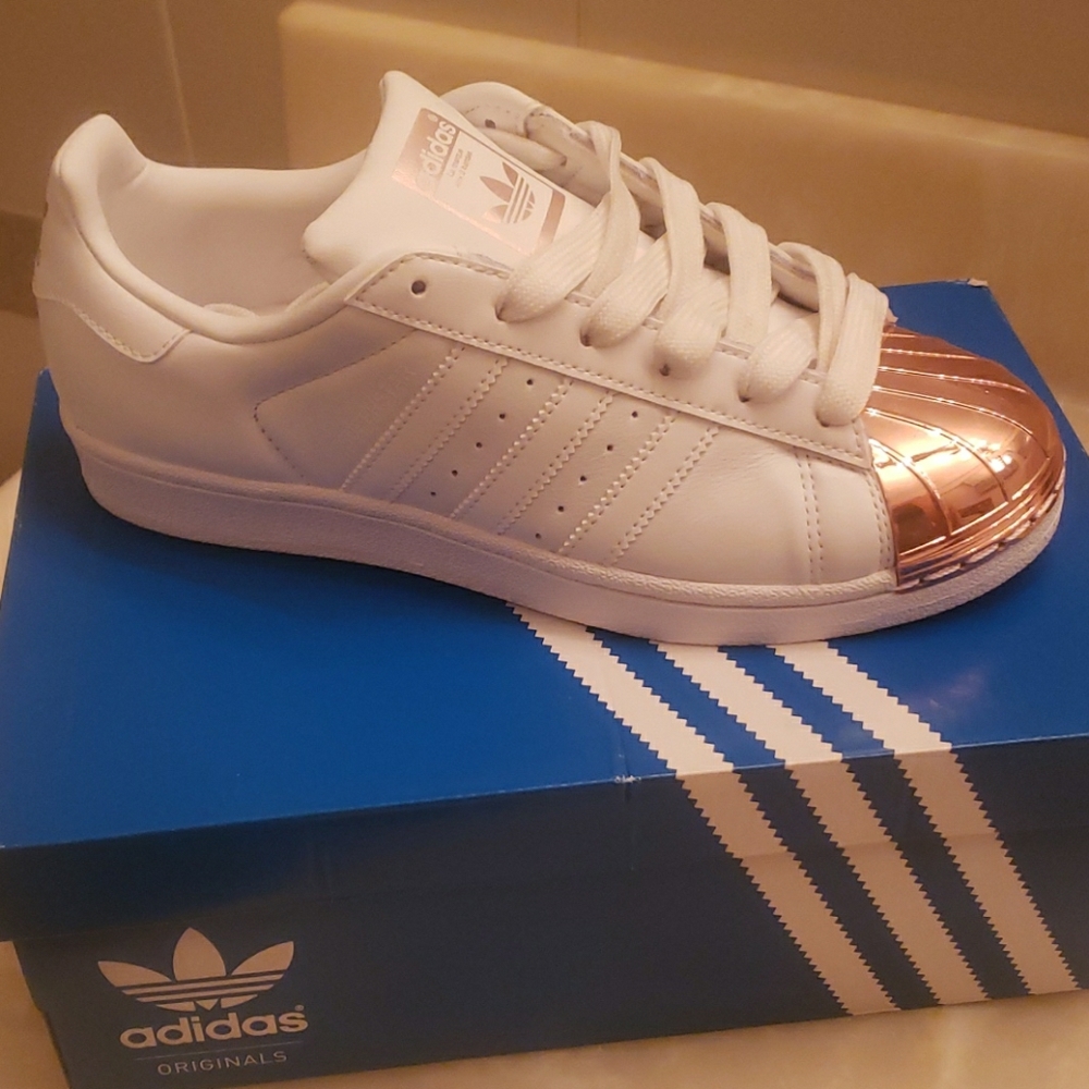 Women's Addidas Sneaker